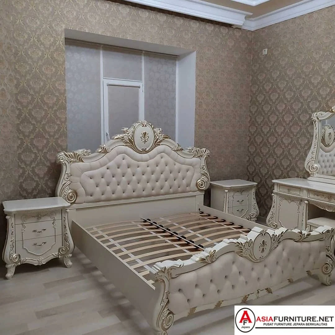 Tempat Tidur Mewah Klasik Warna Putih