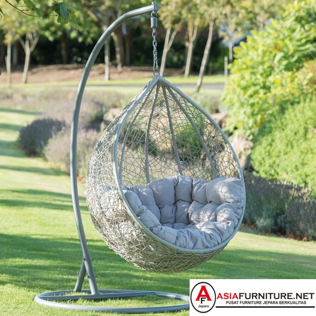 Hanging Chair Taman Rotan Putih